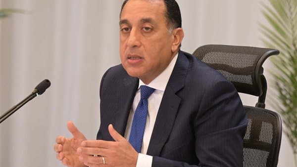 رئيس الوزراء يراجع أوضاع الاقتصاد المصري
