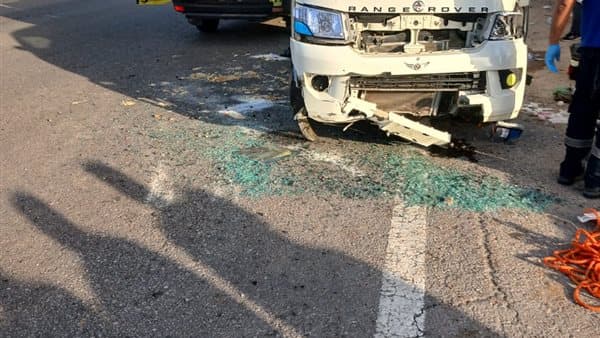 حادث لحافلة تصدم رجلاً و3 طالبات