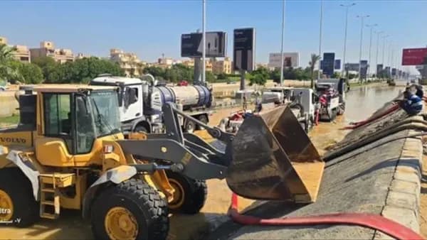 إصلاح كسر ماسورة على طريق الواحات