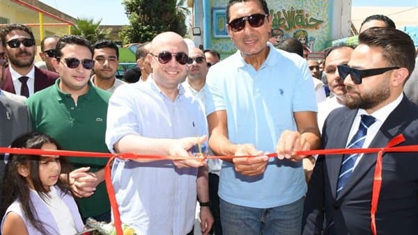 جوهر نييل ومحافظ الفيوم يفتتحان حمام السباحة في النادي