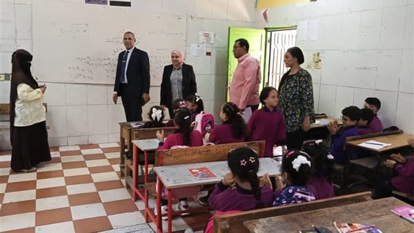 طارق حلمي يطمئن على بدء الدراسة في العجوزة