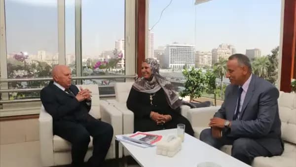 نقيب المعلمين يكرم مديري مدرستي القليوبية برحلتي عمرة