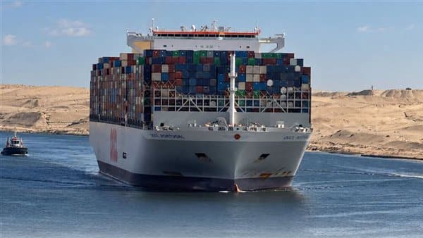 أسامة ربيع: أول عبور للسفينة OOCl PORTUGAL في قناة السويس