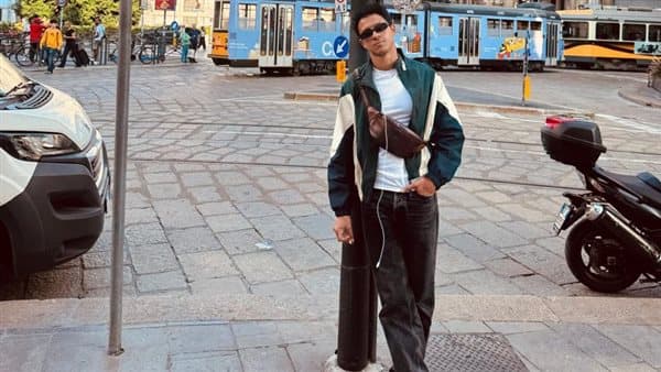 عصام عمر في إيطاليا لمشروع فيلمه بيتزا