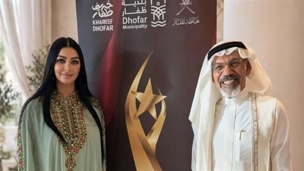 كلوديا حنا تهنئ تكريم نجوم في مهرجان ظفار