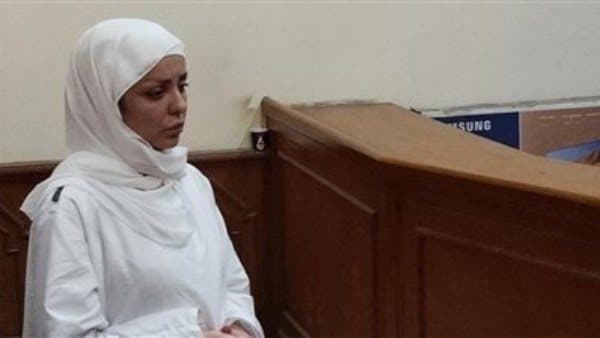 تخفيف حكم مضيفة الطيران في قضية وفاة ابنتها