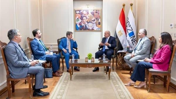 قناة السويس تعرض فرصًا للشركات الأمريكية