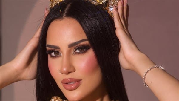سما كامل تتألق بإطلالة ملكية لمصر