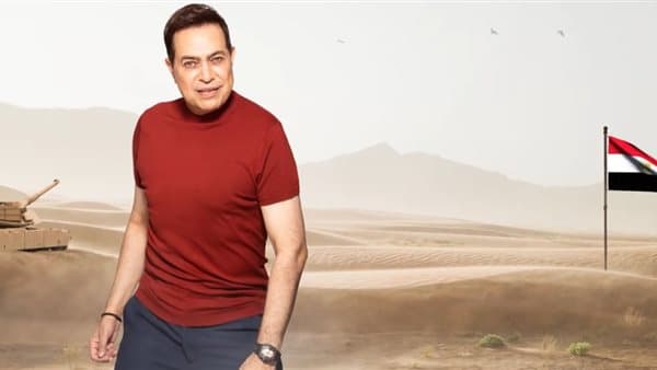 حكيم يحيي أبطال القوات المسلحة بأغنية «الجيش المصري»