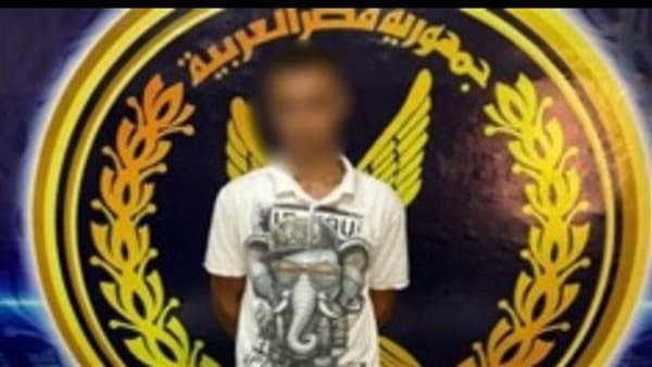 طالب بعين شمس يتاجر بالمخدرات عبر الإنترنت