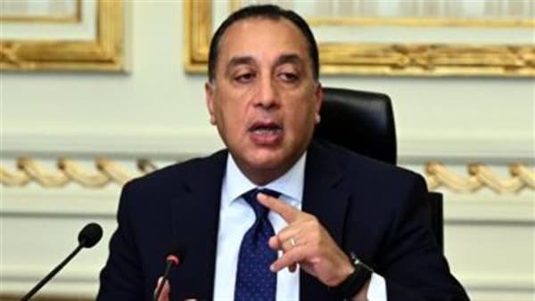مدبولي يبدأ يومه بصلاة ويتابع الأخبار
