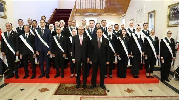 القضاة الجدد يؤدون اليمين أمام رئيس المجلس