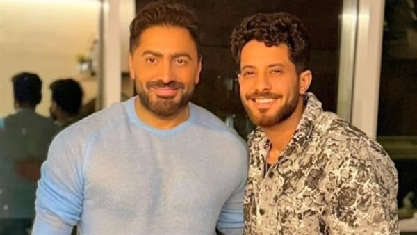 تامر حسني يدعم مؤمن خالد قبل حفله بساقية الصاوي