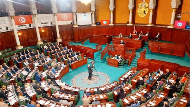 Finance Committee reviews budget delay and trends
