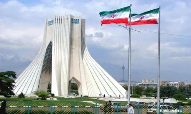 طهران تعزز الجاهزية العسكرية