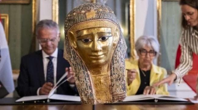 Egypt recovers ancient gold mask