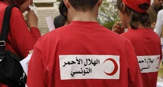 الهلال الأحمر التونسي يسلم مساعدات للولايات