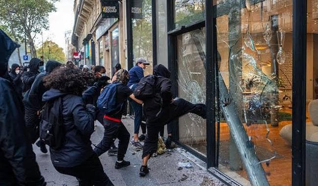 French protests: 2,400 detained and many injured