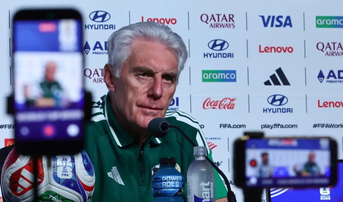 مدرب جنوب أفريقيا يطالب بالصمت