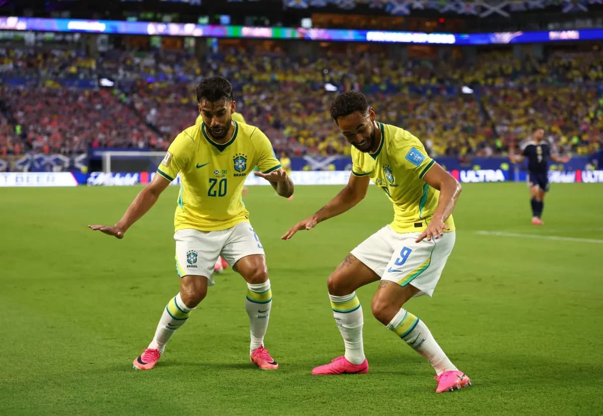 البرازيل تتصدر وتصل لدور الـ32