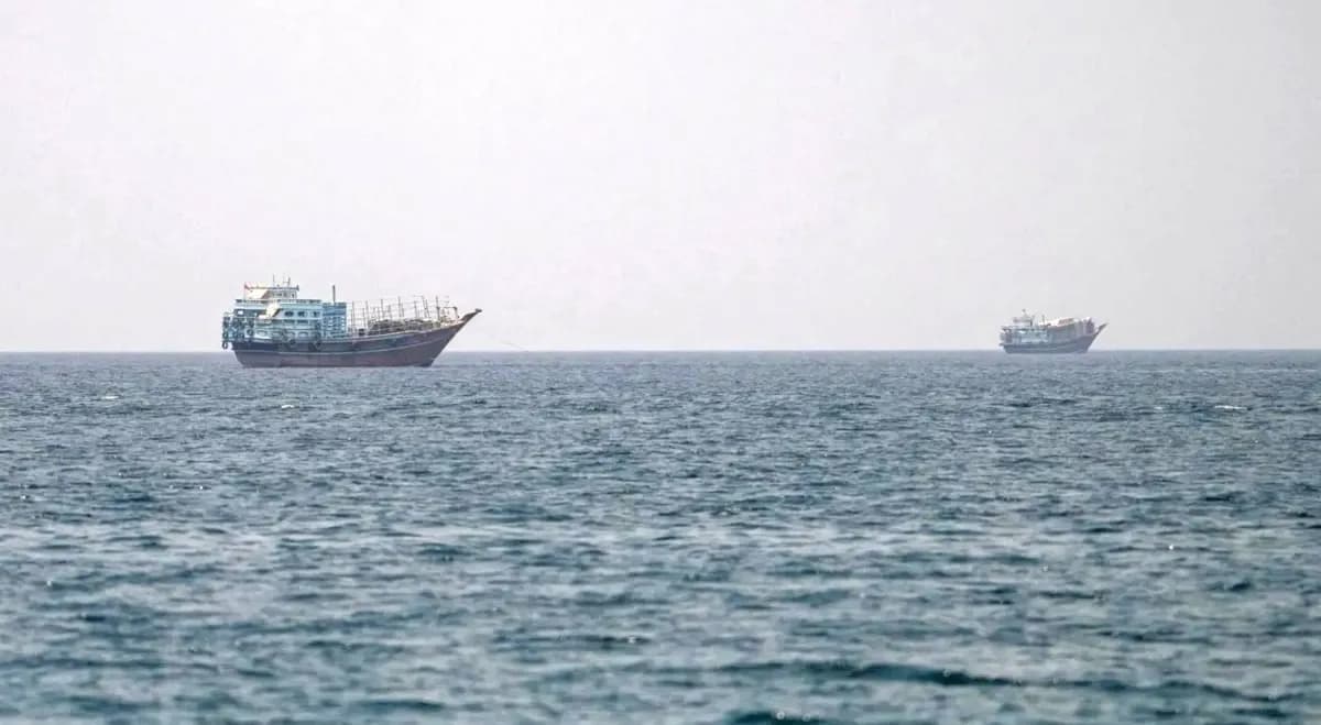 عُمان تنقذ 23 فردًا من طاقم سفينة تعرضت لحادث قبالة مسندم