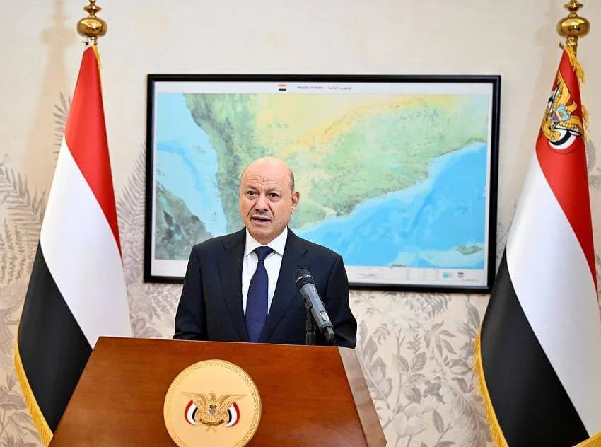العليمي يدعو لجهود موحدة لاستعادة مؤسسات الدولة