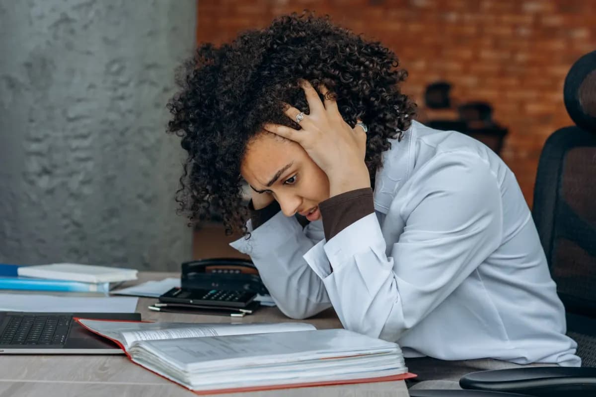 أطعمة ومشروبات لتجنبها مع القلق والاكتئاب