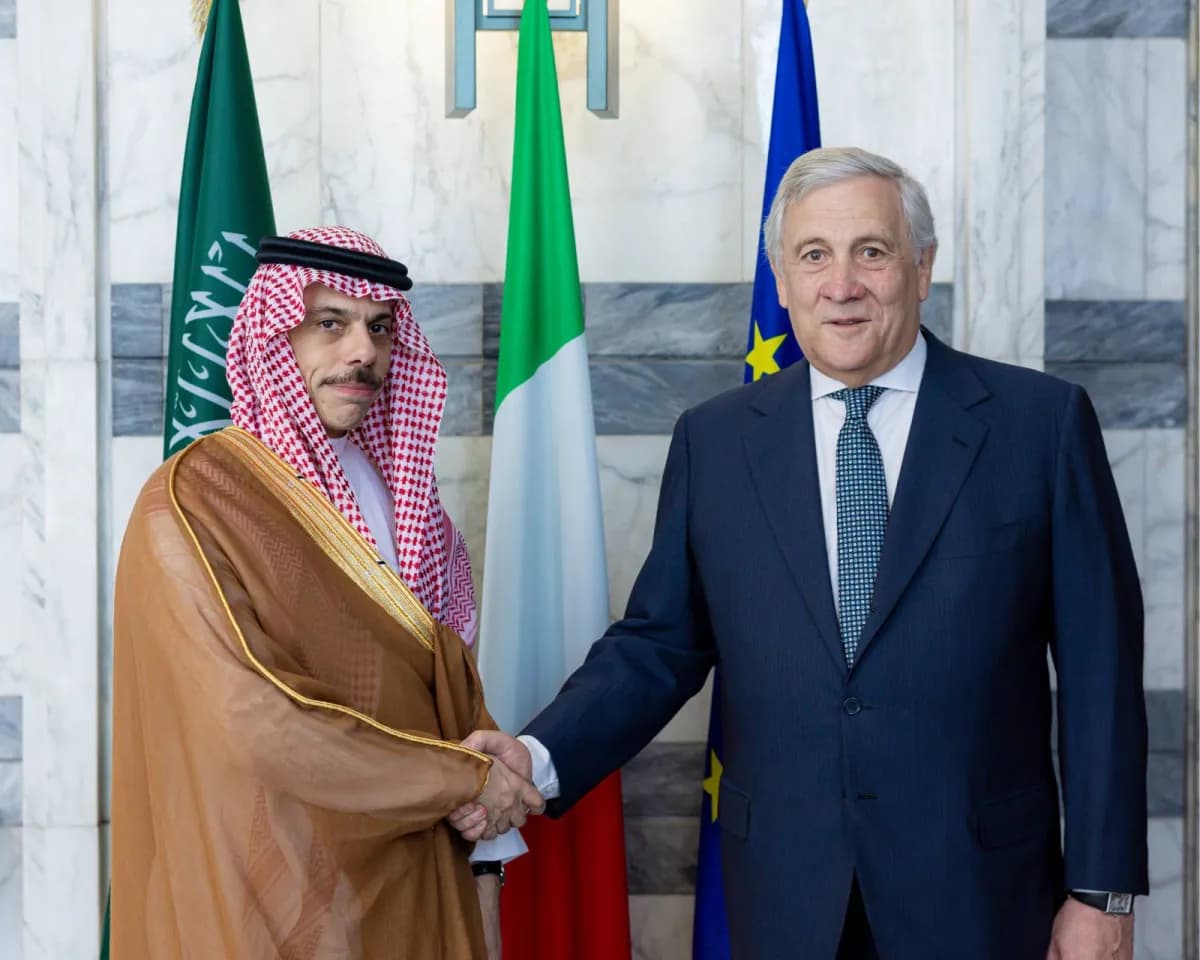 الرياض وروما ترفضان تقييد الملاحة في هرمز