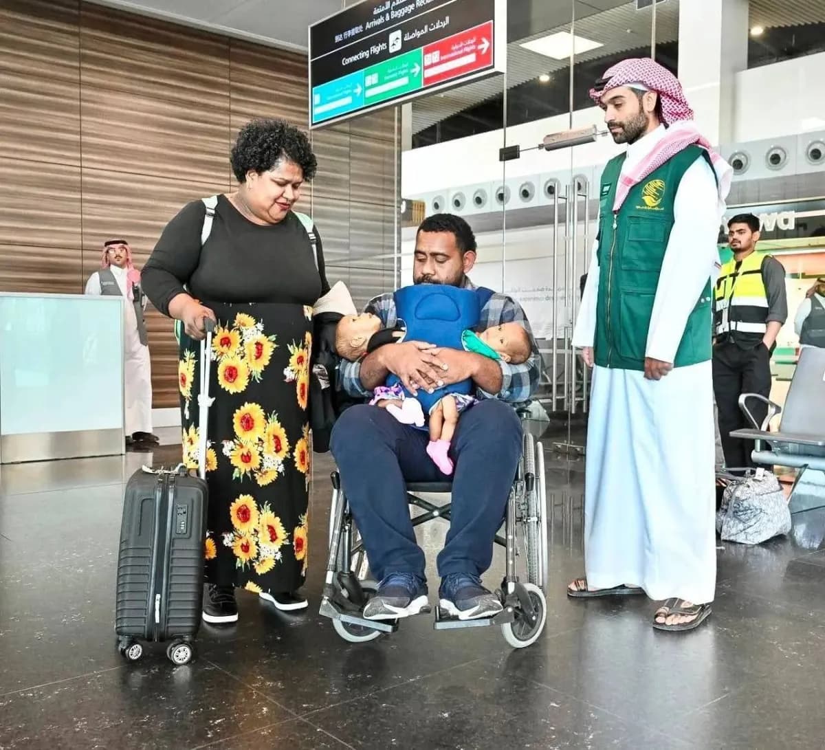 وصول التوأم الفيجي الملتصق إلى الرياض