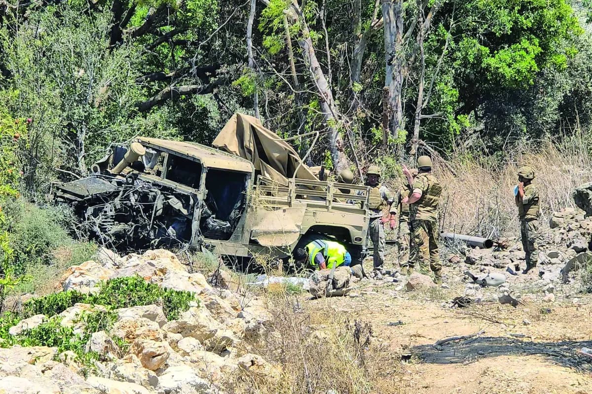 Three Lebanese soldiers hurt during bomb clearance
