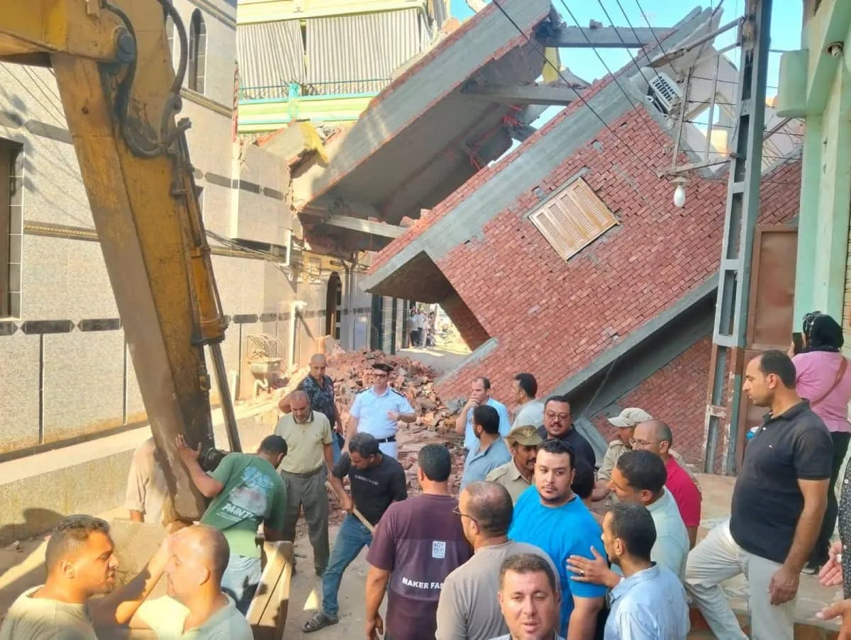 أربعة قتلى في سقوط بناية شرق القاهرة