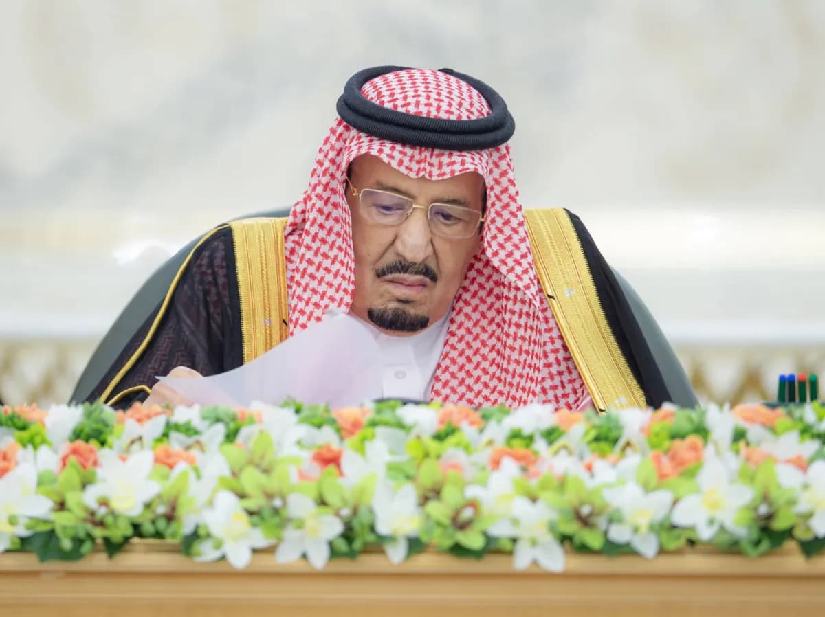 خادم الحرمين يثمن نتائج قمة مكة للدفاع