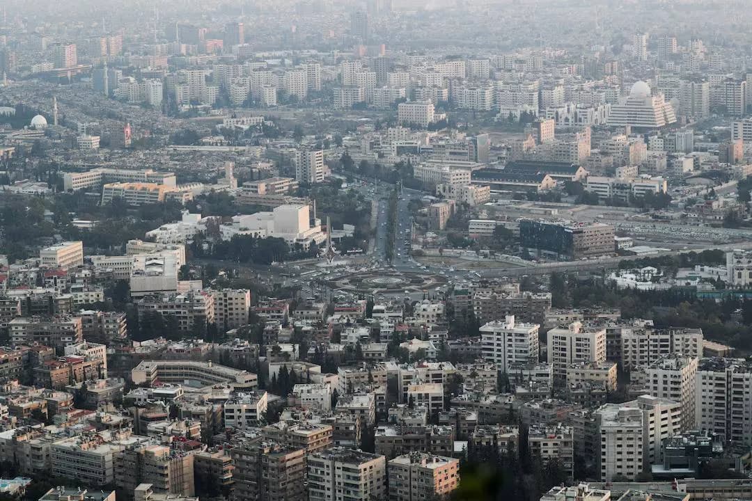 ضابط من عهد الأسد يعود إلى سوريا بعد إدانته في النمسا