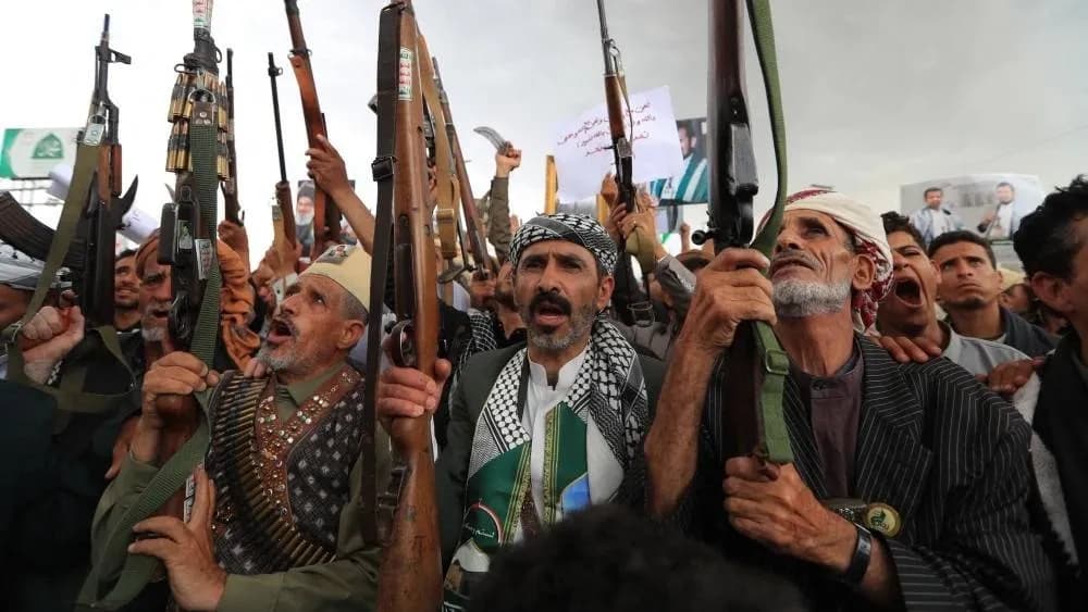 Houthi Control Tightens Amid Frontline Clashes
