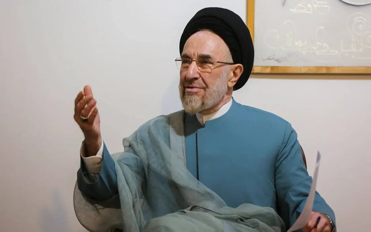 خاتمي يحث على التفاوض ويخشى العودة للحرب