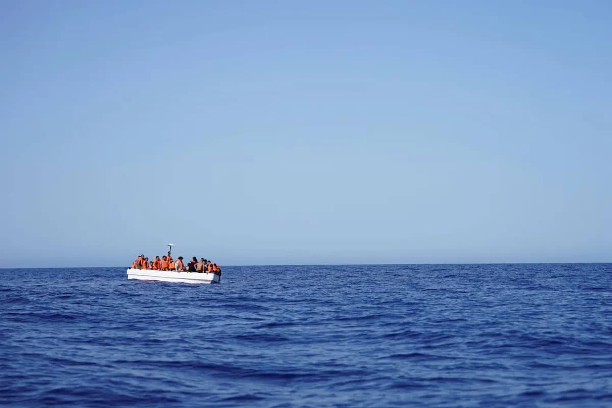 Tunisia migrant boat sinks, missing 13