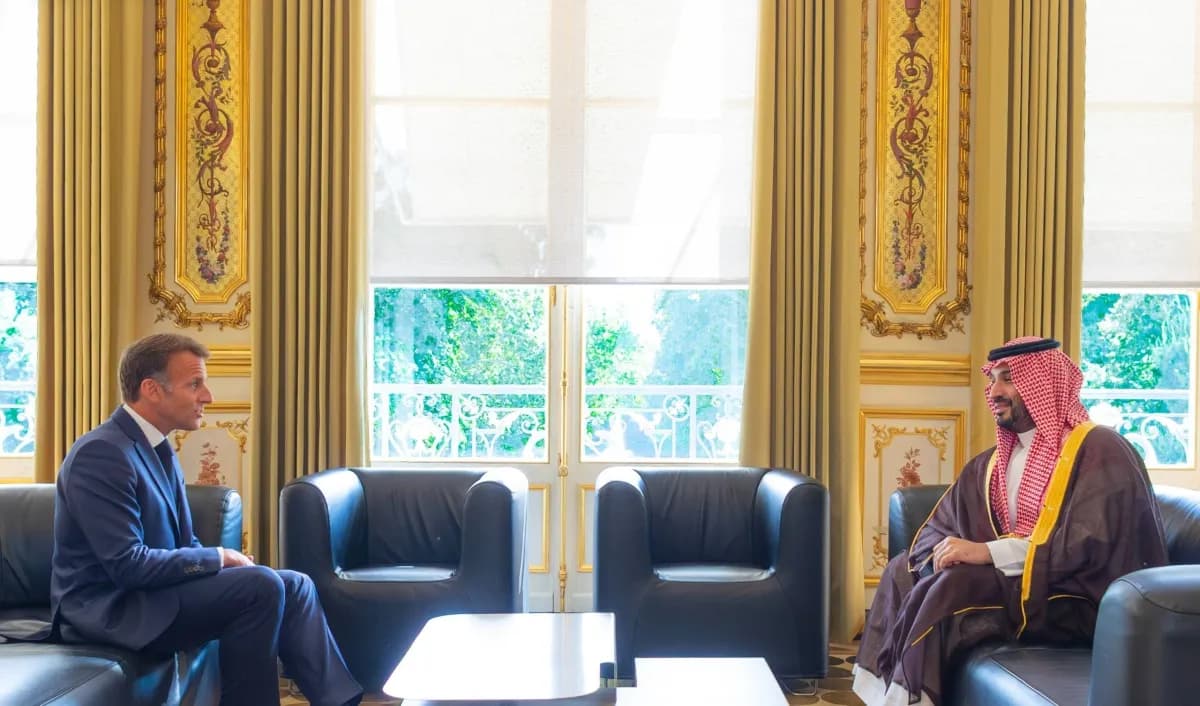 Bin Salman and Macron meet at Élysée