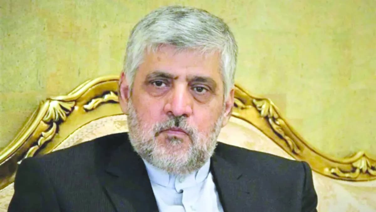 لبنان يمدد إقامة السفير الإيراني