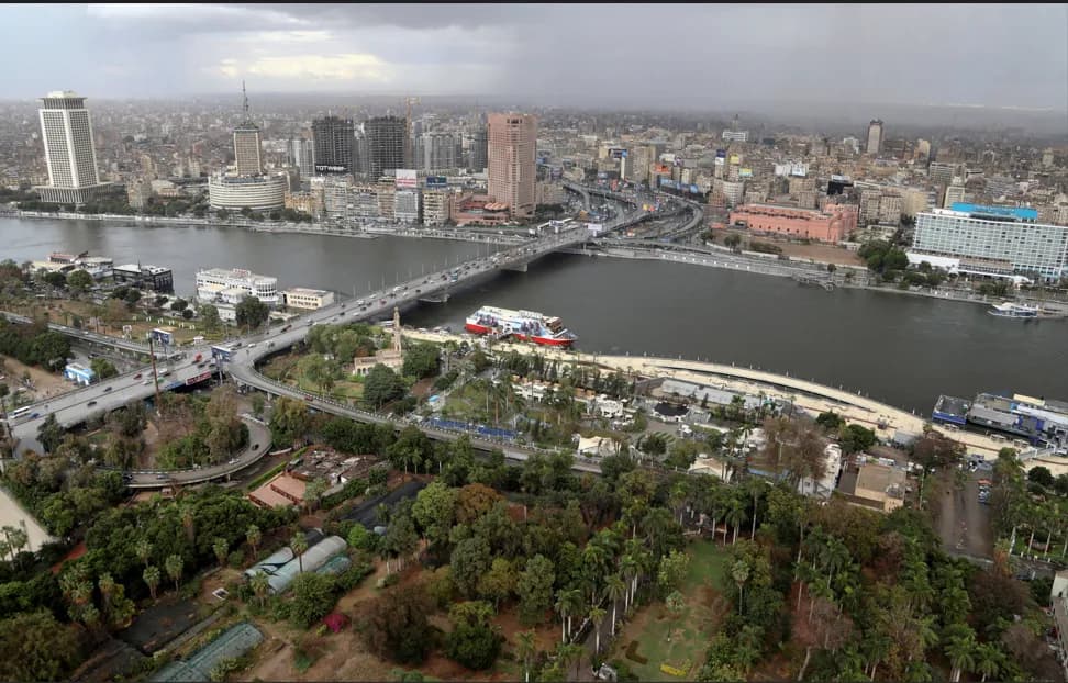 مصر تحث على الحفاظ على الممرات المائية