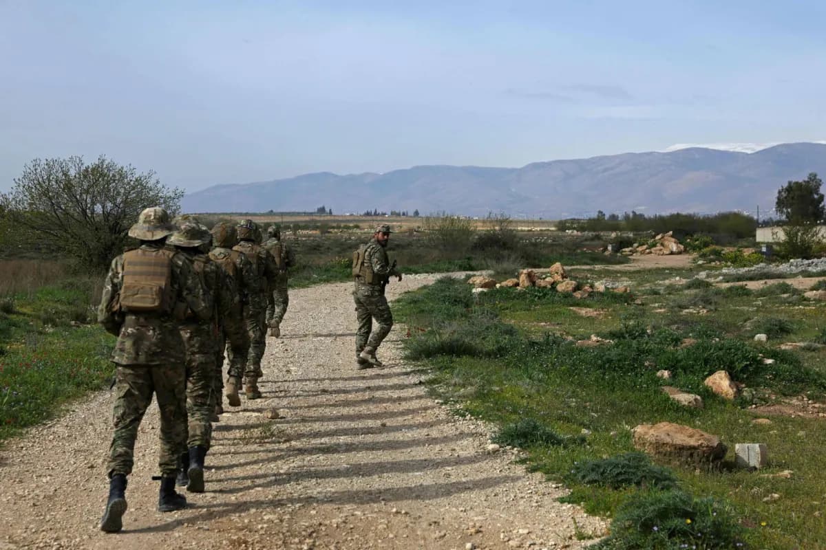 لبنان يوقف شبكة أمنية لحزب الله