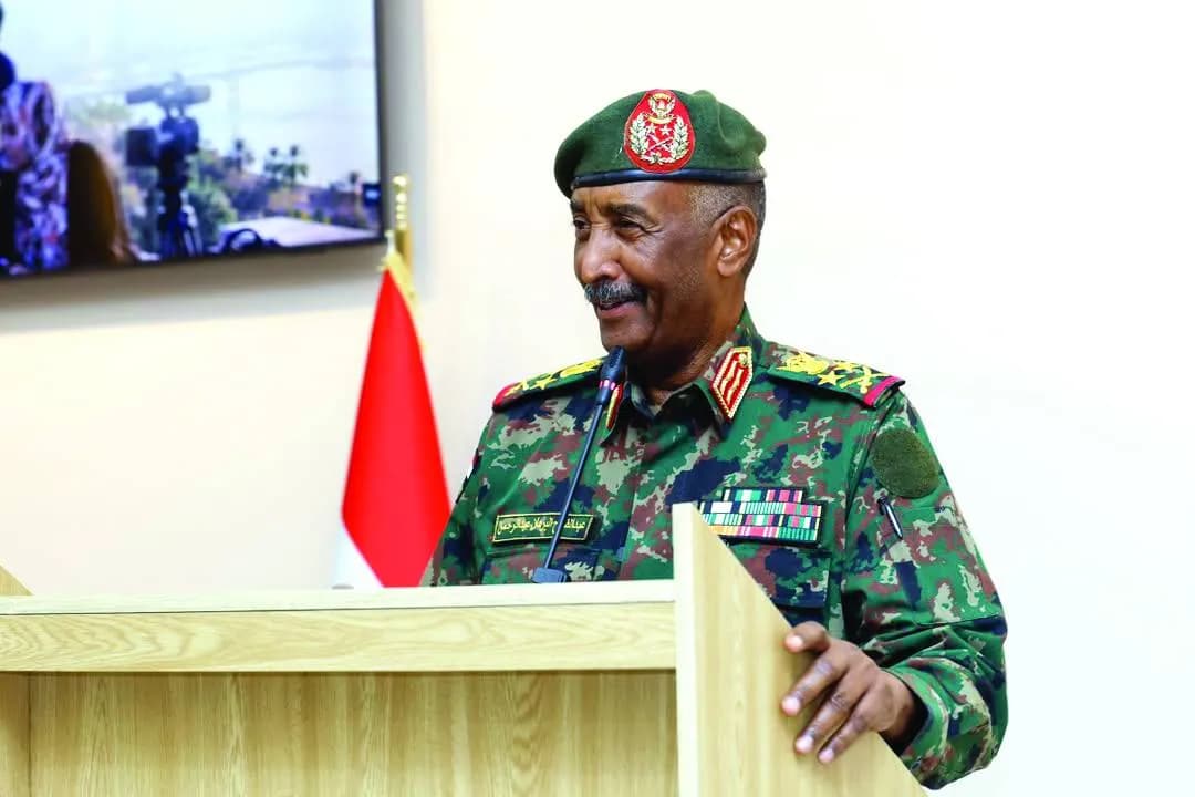 البرهان يطالب واشنطن بالتحقيق في مزاعم الكيماوي