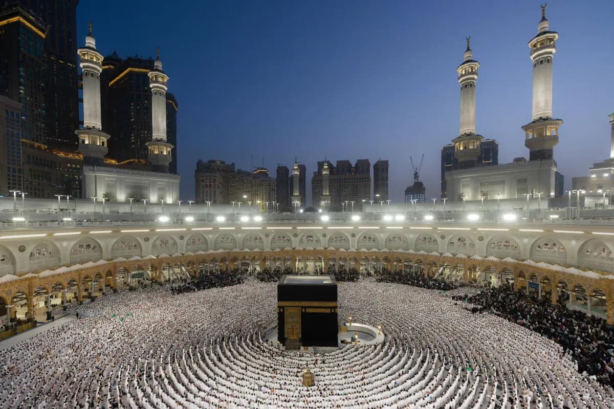 استنكار واسع لاستهداف الحوثيين لمكة