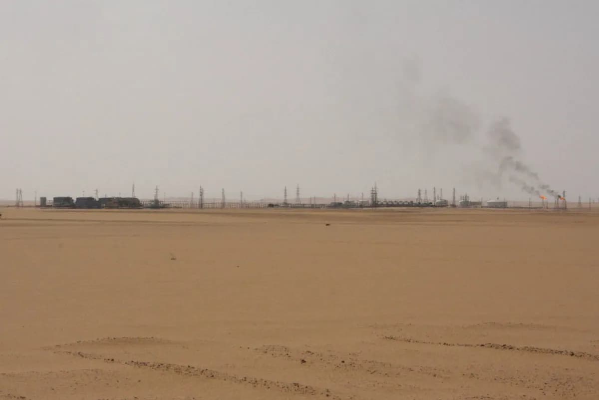 Libya armed group shuts main pipeline