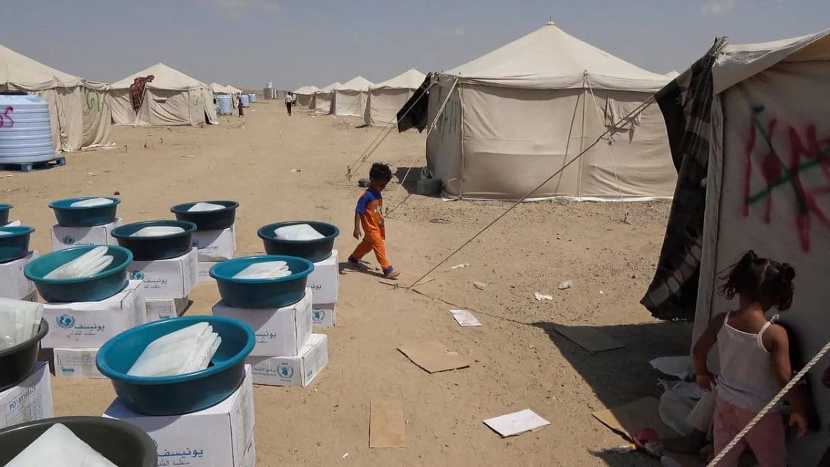 Houthi strikes prompt Yemenis to flee westward