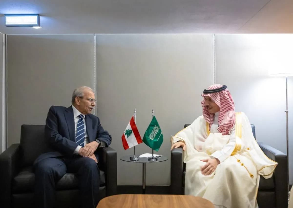 السعودي اللبناني يناقشان العلاقات ومستجدات المنطقة