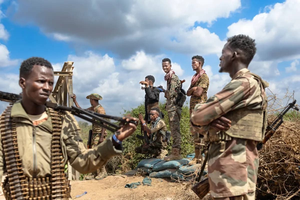 Somali pirates flee amid police suspicion