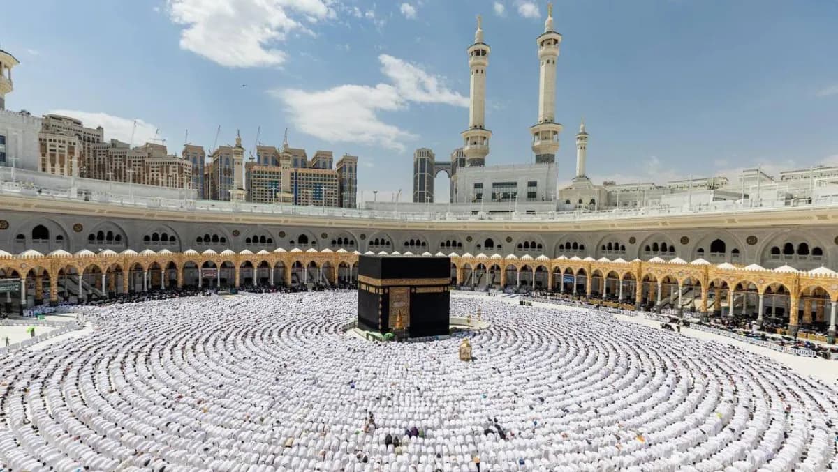 السعودية تقدم خدمة حجاج الخارج الإلكترونية