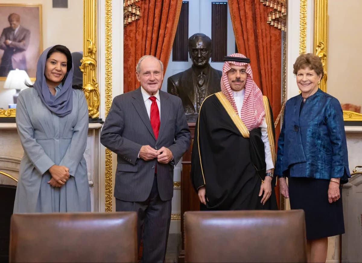 Faisal bin Farhan talks with US lawmakers on regional issues