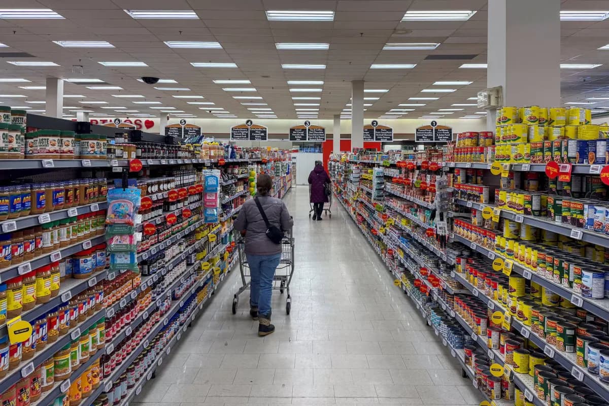 Survey finds most Canadians avoid US goods