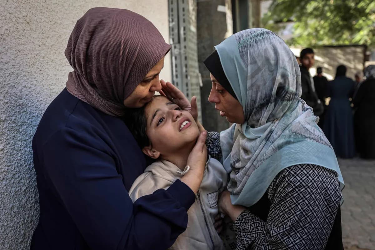 Israeli forces detain Hamas member in Khan Younis